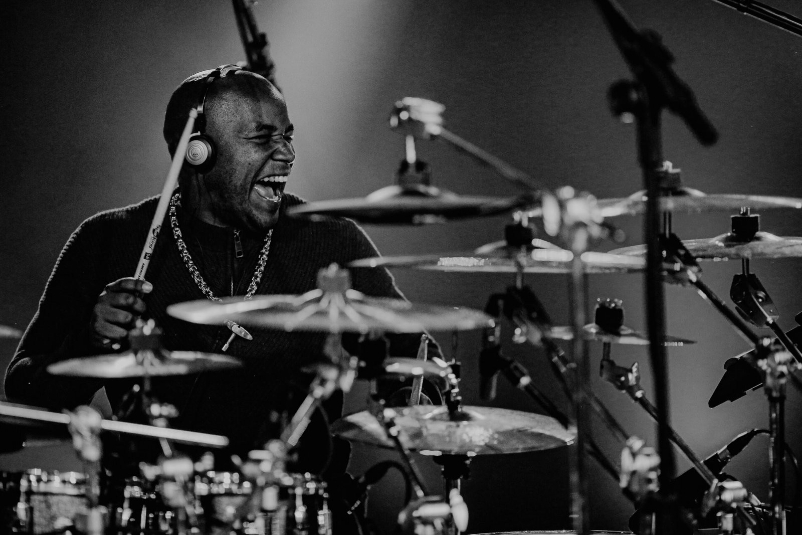 Josivaldo Santos tocando bateria